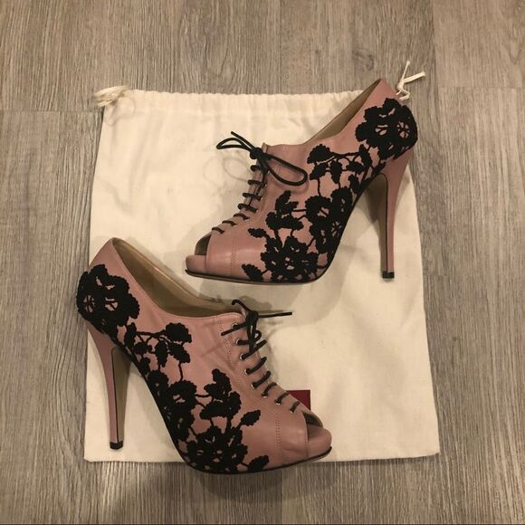 VALENTINO GARAVANI Peep Toe Floral Embroidered Ankle Boots Size 37.5 - Picture 1 of 10